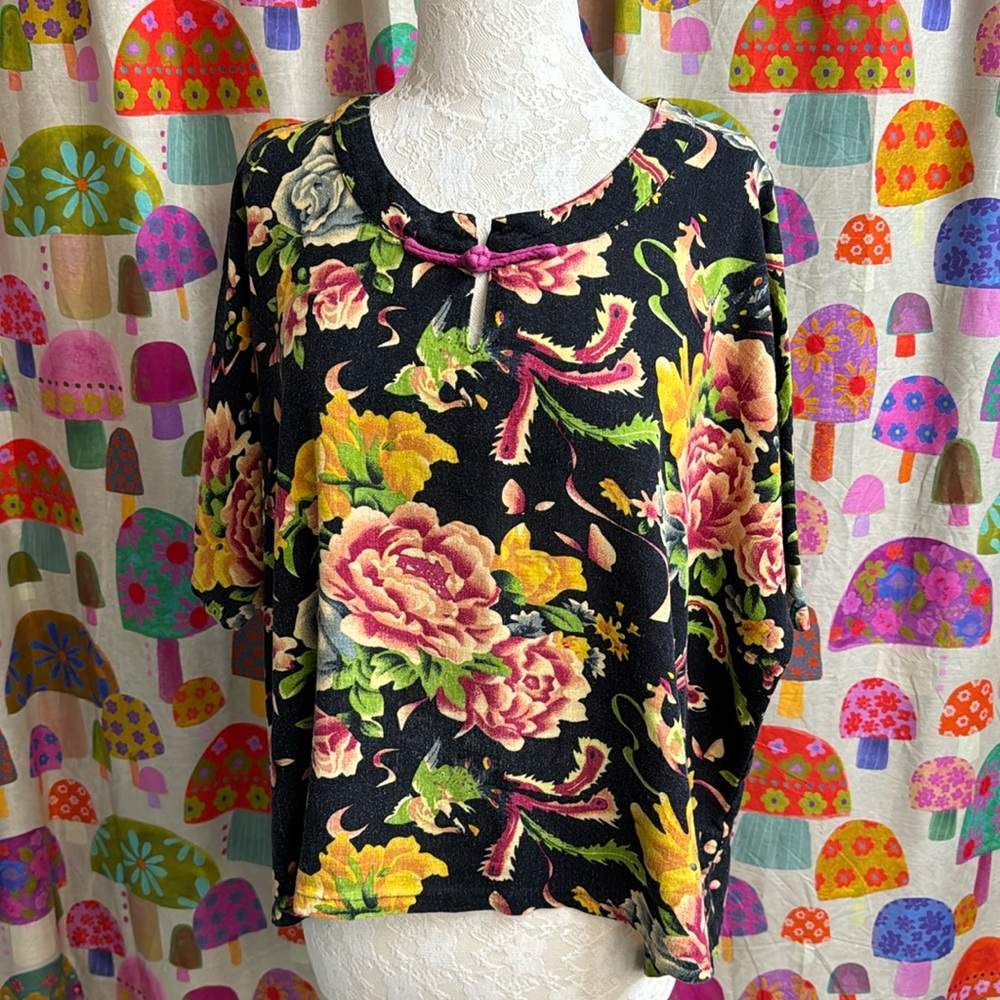 Women's Oriental Floral Short Sleeve Wide Blouse. Large?